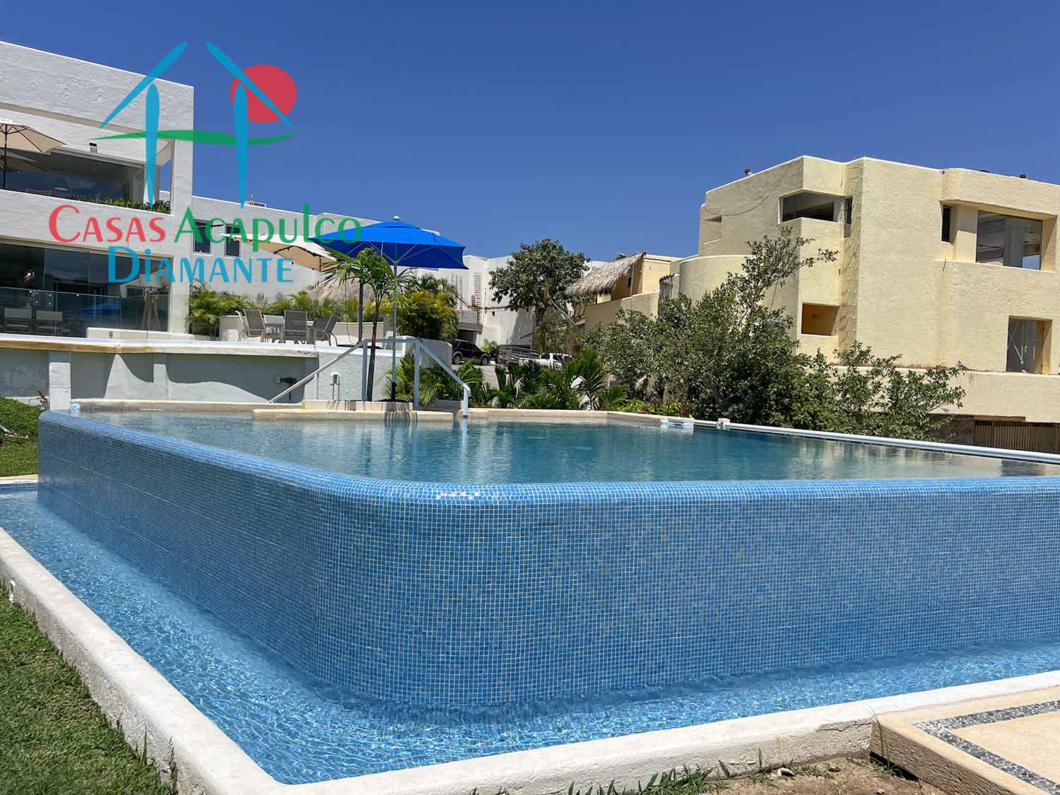 Villa Sahasrara - Alberca y jardín 19